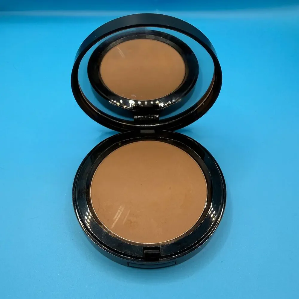 Bobbi Brown Bronzing Powder in Natural